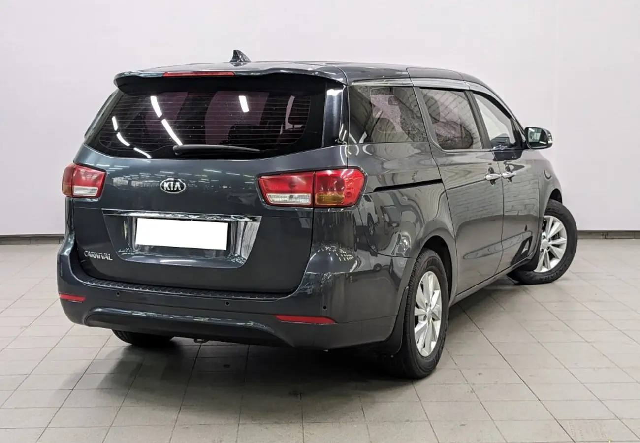 Kia Carnival