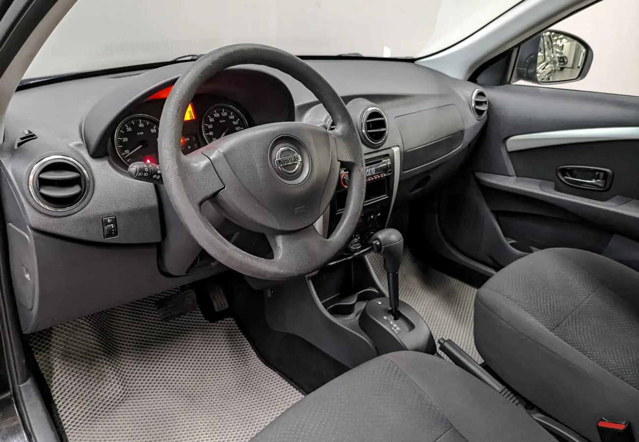 Nissan Almera