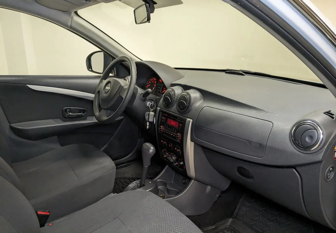 Nissan Almera