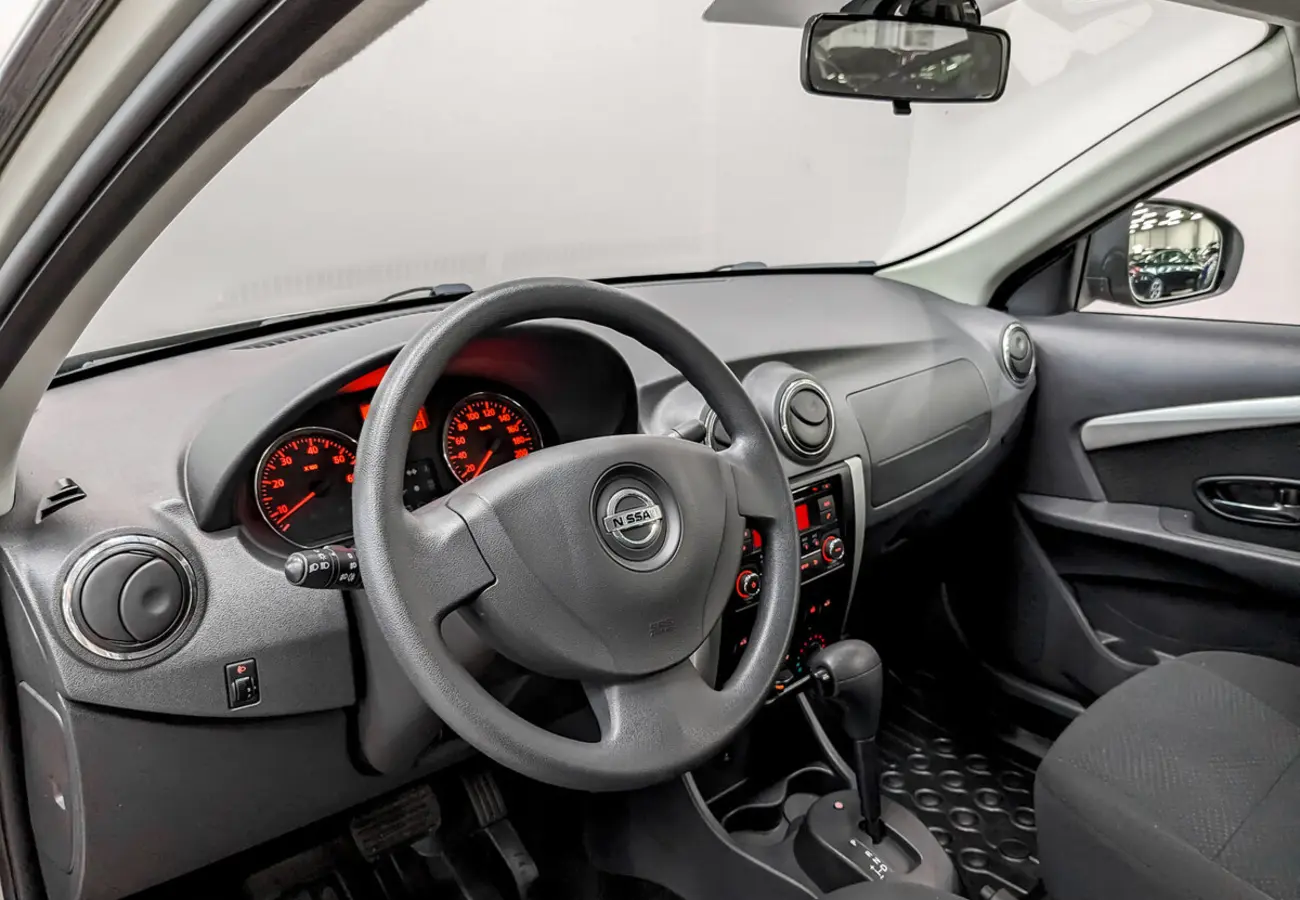 Nissan Almera